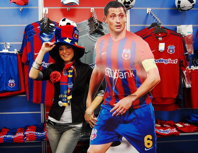 Gina de la Goluri si goale - Barbatul perfect trebuie sa aiba fundul frumos, sa posede simtul umorului si sa nu fie cracanat