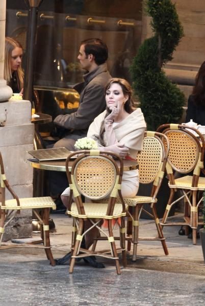 Ce doamna e Angelina Jolie in noul ei film, &acirc;&euro;&oelig;The Tourist&acirc;&euro;! FOTO!
