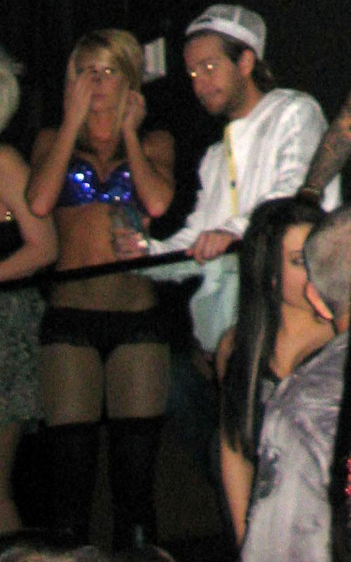 Justin Timberlake flirteaza cu o dansatoare mulatra