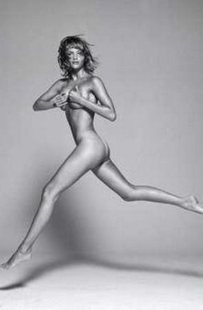 Ai da 25.000 de euro pentru un nud cu Naomi Campbell sau Carla Bruni? FOTO!