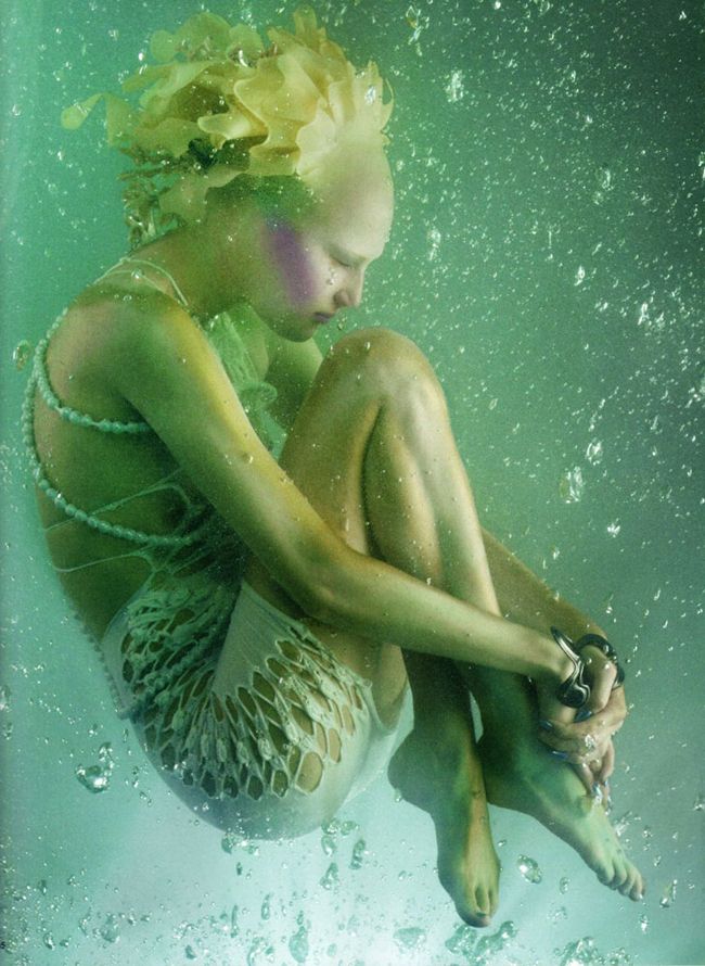 Alexander McQueen traieste in continuare prin pictoriale spectaculoase! SUPER GALERIE FOTO