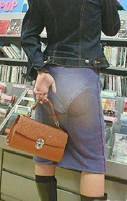 Vrei sa atragi toate privirile? Poarta haine &acirc;&euro;&oelig;transparente&acirc;&euro;! FOTO!