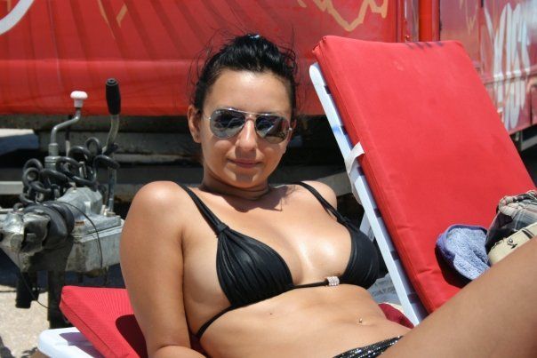 Giulia: &ldquo;Prefer sa fac topless, daca tot nu port un numar prea mare la sutien!&rdquo; EXCLUSIV