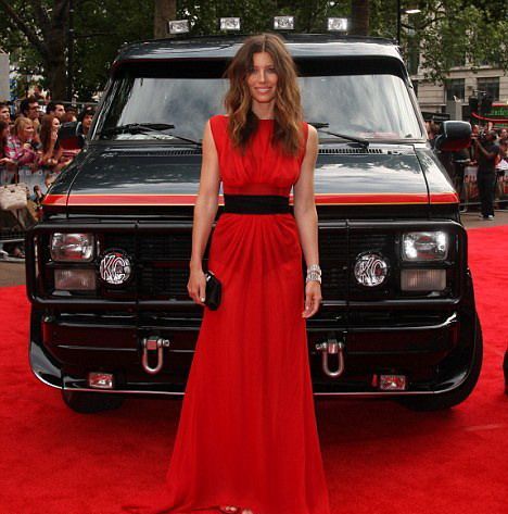 Jessica Biel poarta chiloti cu efect de &ldquo;slabire&rdquo; FOTO!