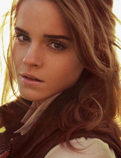 Emma Watson s-a tuns scurt. Iti place cum ii sta? FOTO!