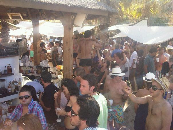 Delia - atitudine demna de Baywatch pe plajele din Saint Tropez GALERIE FOTO
