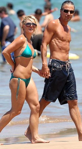 Britney, super indragostita in vacanta FOTO