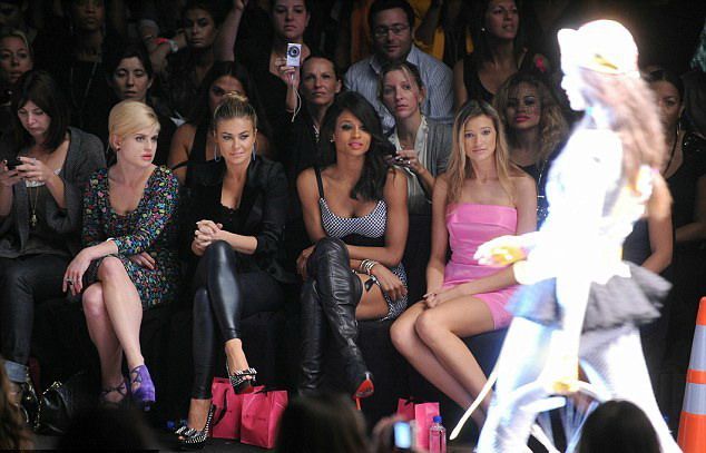 Slaba ca un model! Kelly Osbourne incape in rochiile prezentate&nbsp; la NY Fashion Week