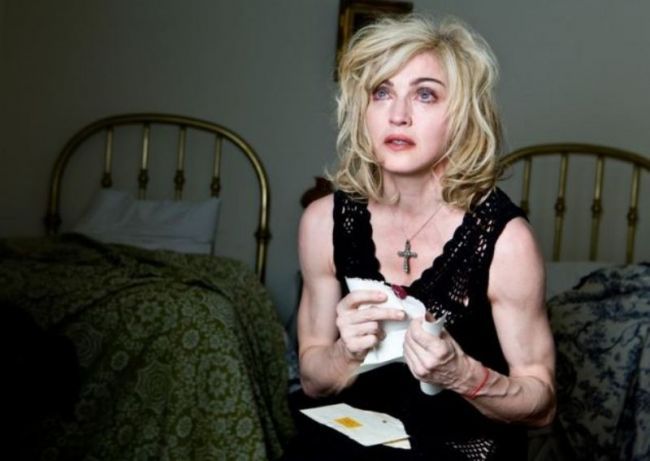 Madonna - inainte si dupa Photoshop in noile reclame D G