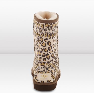Vezi aici cat costa UGG-urile semnate Jimmy Choo