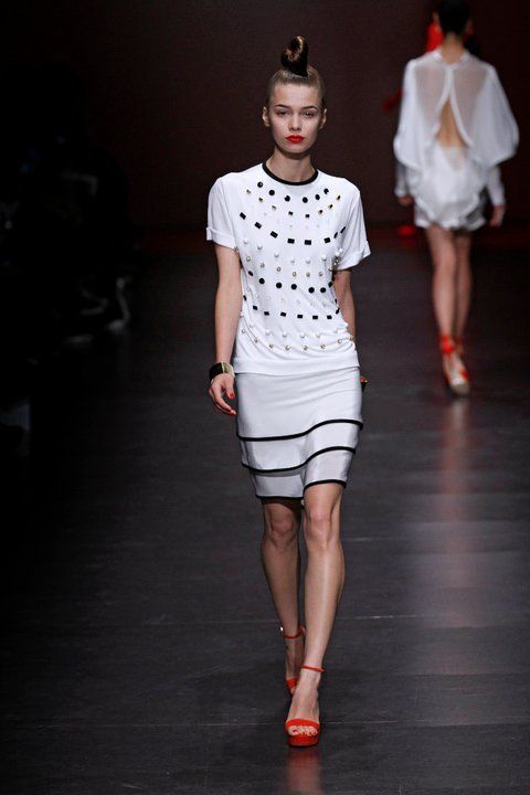 Ingrid Vlasov si-a prezentat ultima colectie la Paris Fashion Week FOTO si VIDEO!