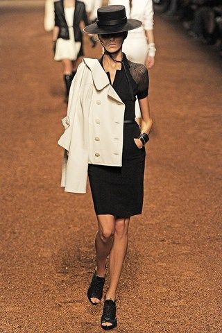 Gata de calarie! Asa arata hainele din colectia Hermes pentru primavara &ndash; vara 2011 &nbsp;