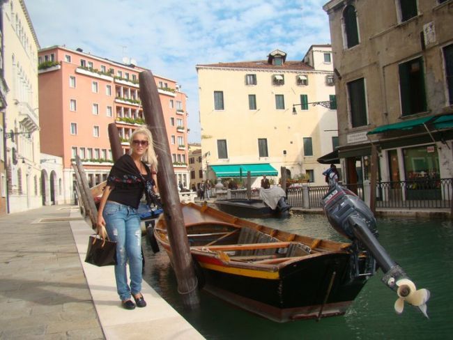 Surorile Bambi au preferat parintii in locul iubitilor in romantica Venetie FOTO