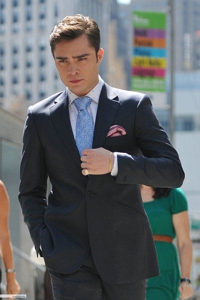 Ed Westwick, un romantic desavarsit: isi asteapta iubita cu petale de trandafir si sampanie scumpa! GALERIE FOTO