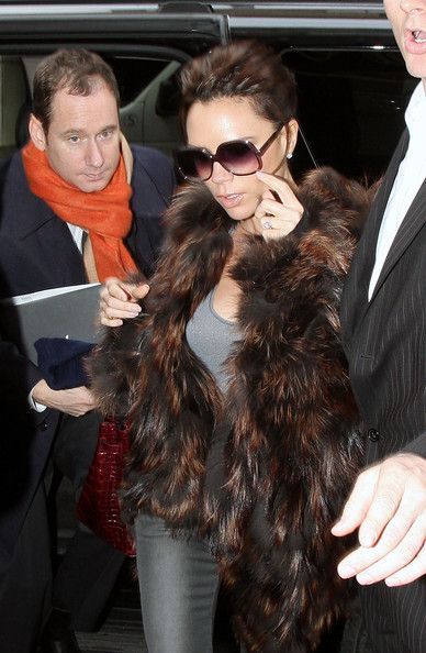 Victoria Beckham si-a pus iubitorii de animale in cap: vor sa arunce cu sange de soparla in ea!