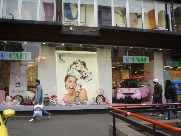 Vrei o masina care sa te scoata din anonimat? Alege modelul Hello Kitty propus de Smart!