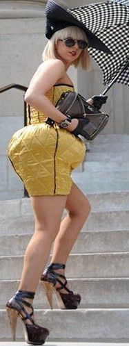 Topul celor mai ciudate incaltari ale lui Lady Gaga FOTO