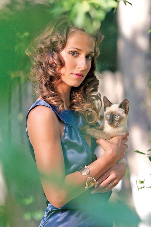 Hairstyle de vedeta: azi DANA ROGOZ FOTO