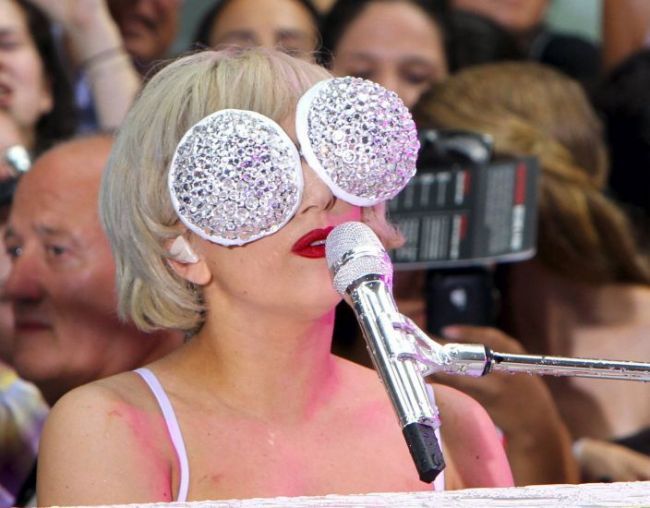 E greu sa fii Lady Gaga: uite cele mai stanjenitoare ipostaze ale cantaretei