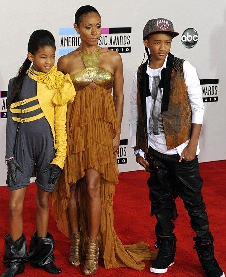 Willow Smith - atitudine de diva inca de la 10 ani! Uite cum s-a imbracat AMA!