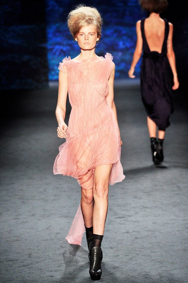 Ultima colectie vestimentara Vera Wang, veritabila oda dedicata Japoniei! GALERIE FOTO