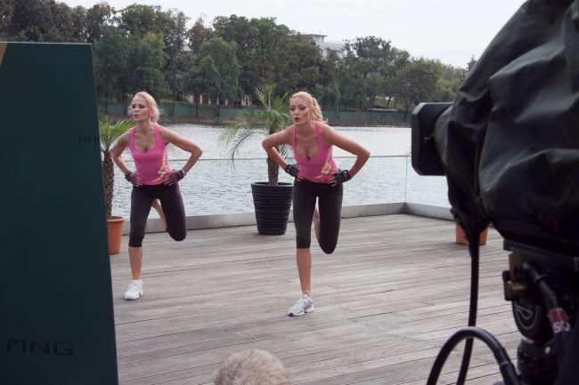 Valentina Pelinel si-a lansat DVD-ul de aerobic! Vezi primele imagini!