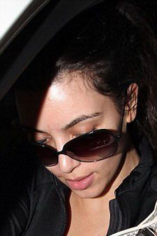 Kim Kardashian ar trebui sa isi concedieze cosmeticiana! FOTO