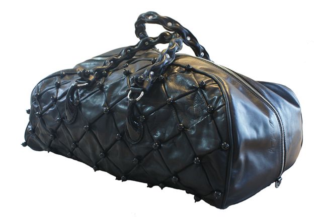 Spune DA modei romanesti: Ai da 1000 de euro pe niste pantofi-bijuterie made in Romania?
