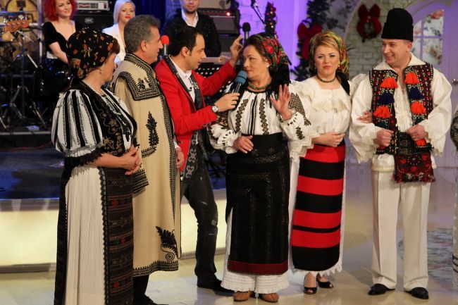 Anna Lesko - in costum popular. Iti place cum ii sta? &nbsp;