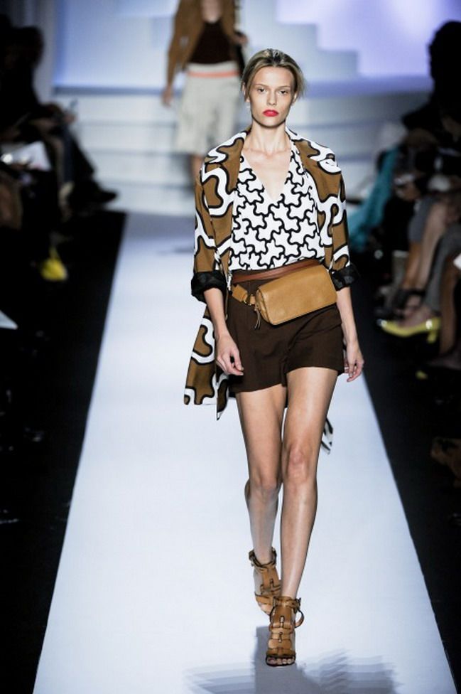 HOT TREND 2011: cu poseta-n brau