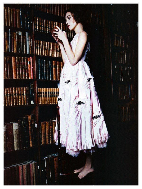 Keira Knightley - cu mustata si barba in Vogue Italia