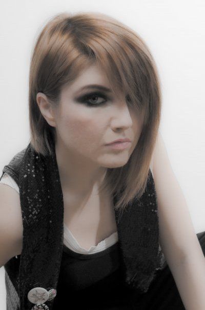 Alexandra Ungureanu si-a schimbat lookul. Iti place cum ii sta?