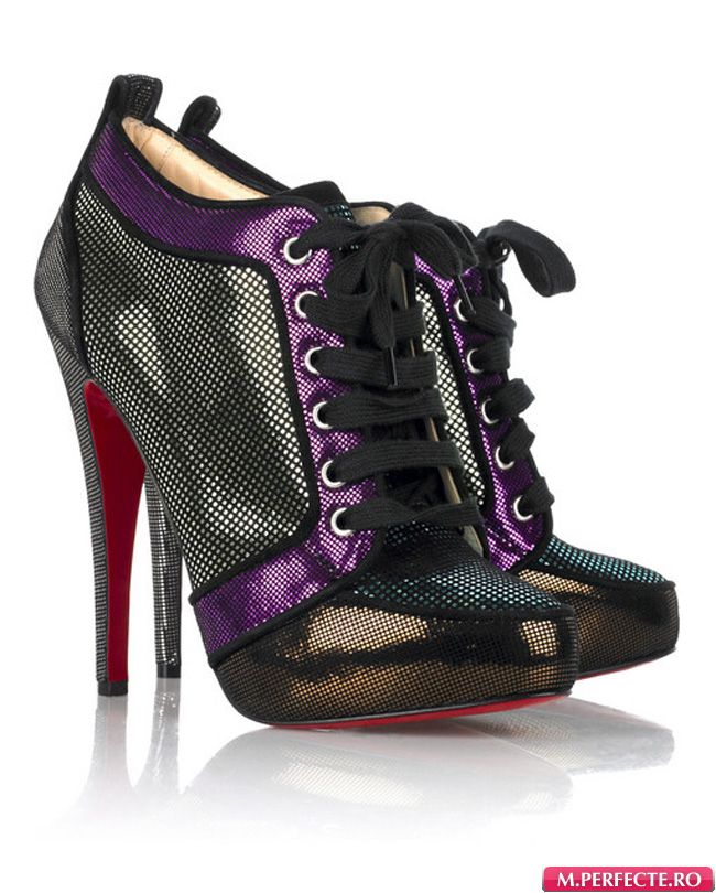SHOPPING ALERT: botine cu sireturi Christian Louboutin, la 60% reducere