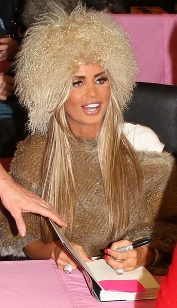 FASHION POLICE: Katie Price - bine sau prost imbracata? FOTO