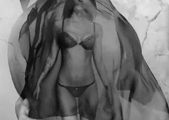 Megan Fox se dezbraca din nou pentru Emporio Armani VIDEO