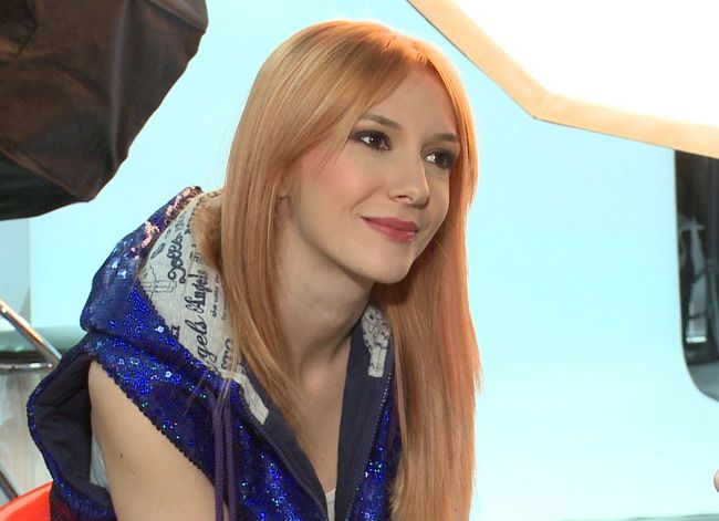 Adela Popescu si-a schimbat din nou look-ul! Iti place?