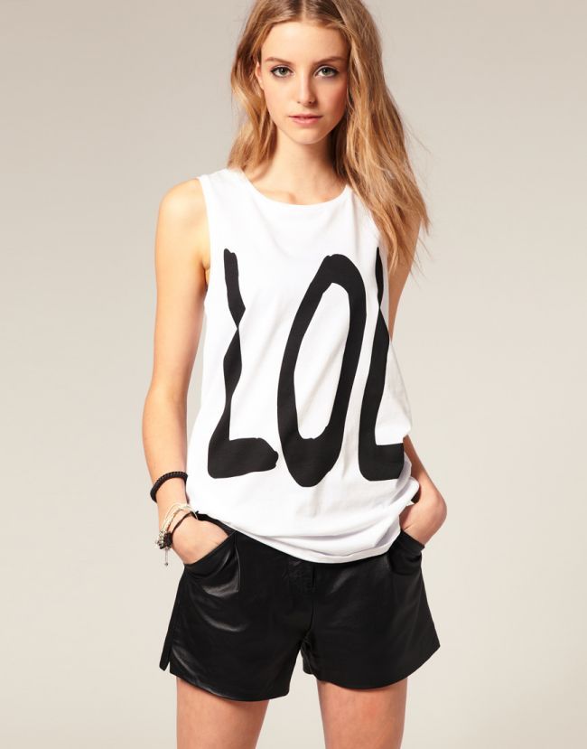 Asos.com propune tricourile cu mesaje personalizate: vezi 10 modele indraznete