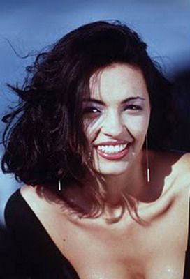 Hairstyle de vedeta: Cosmina Pasarin! Care frizura o avantajaza cel mai mult? GALERIE FOTO