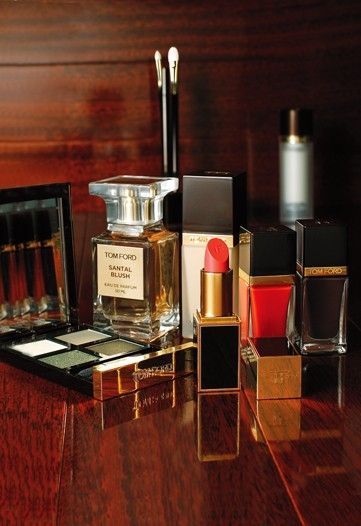 Tom Ford isi promoveaza linia de cosmetice cu barba. Ce parere ai?