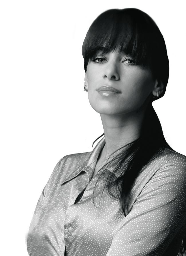 Iti cauti job? Specializeaza-te in stilism, make-up, design interior, fotografie de moda si PR
