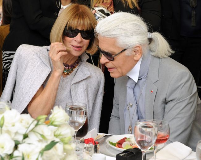 Femei in CTRL: Anna Wintour, diavolul in fata caruia ingenuncheaza toti designerii