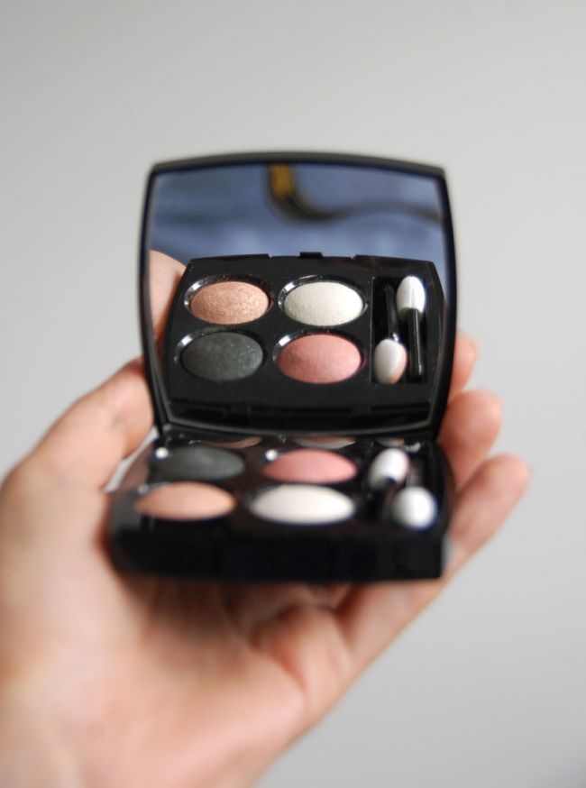 AM INCERCAT: Fard de ochi &ldquo;Les 4 Ombres&rdquo; de la Chanel