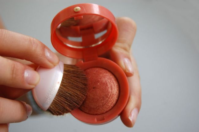 AM INCERCAT: Blush-ul Bourjois