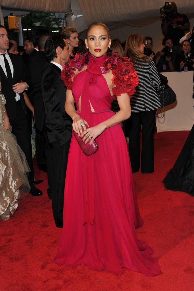Piesa de rezistenta a verii: little Red dress