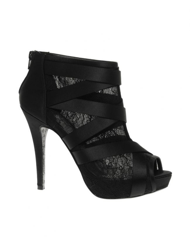 Outfit de vedeta: imbraca-te in culorile toamnei ca Rihanna