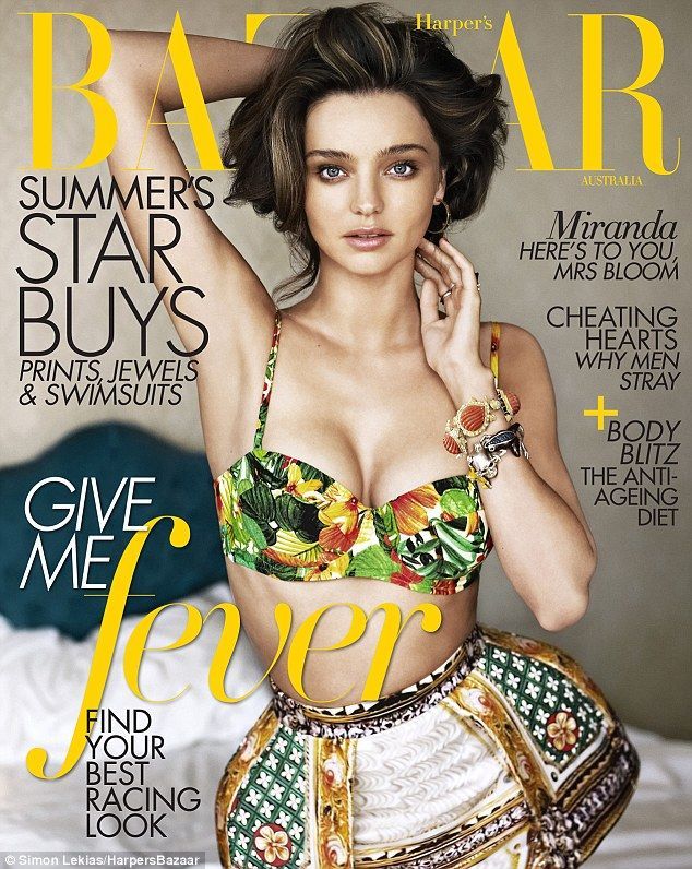 Alapteaza si... pozeaza goala. Miranda Kerr a renuntat complet la haine pentru Harper s Bazaar Australia FOTO