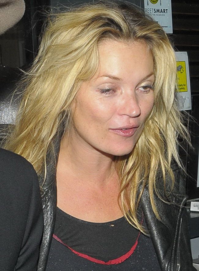 Inca o data, Kate Moss demonstreaza ca fara machiaj si Photoshop este doar...o femeie banala!