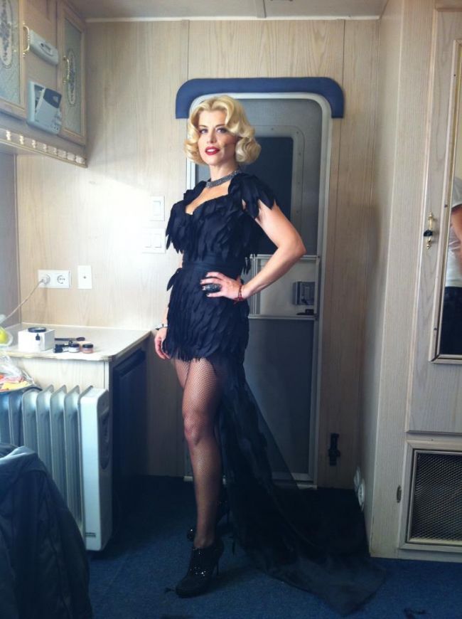 Loredana, sexy si retro la Vocea Romaniei. A primit peste 1000 de like-uri pe Facebook!