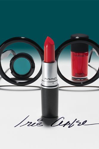 La 90 de ani, impune trenduri. Vezi colectia de cosmetice semnata de Iris Apfel pentru MAC