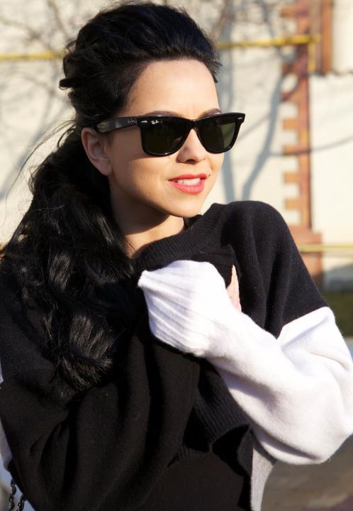 FASHION POLICE: Inna, la plimbare pe strazile din Bucuresti. Iti place outfitul ei?